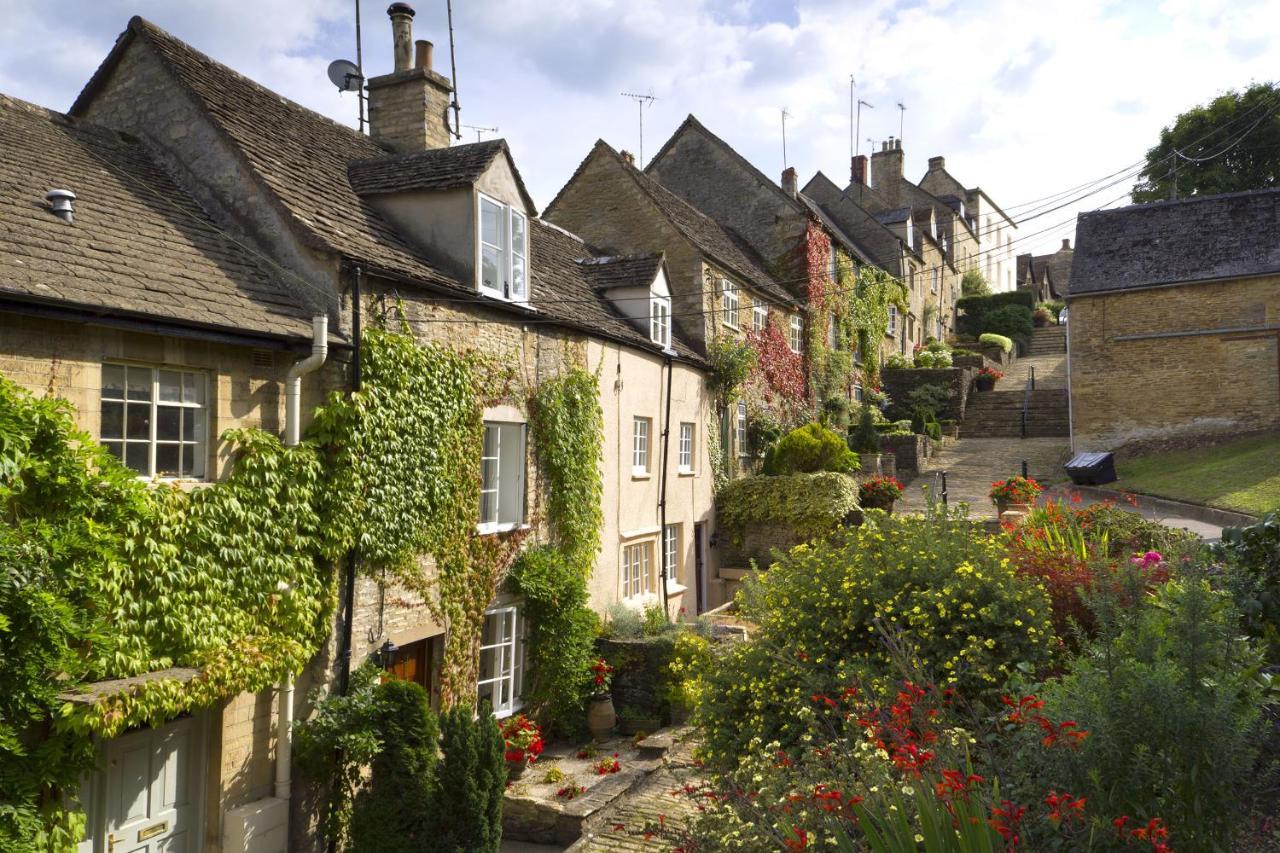 Well Cottage: A Cotswold Cottage At The Heart Of The Village Of Crudwell Exterior photo